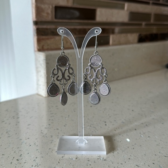Chandelier Pink and Silver Fashion Earrings NEW! - Picture 4 of 6